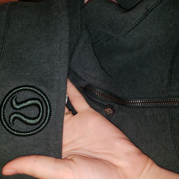 lulu🍋 scuba hoodie! - Picture 5 of 7